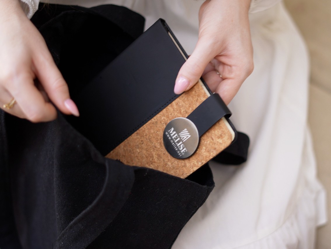 Melise eco-friendly VIP gift set with cork tote bag, flask, notebook, pen, and keychain for corporate use in Egypt